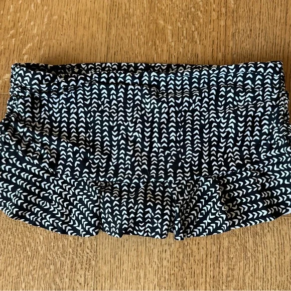 Black and White Patterned Swim Skirt - Picture 2 of 4
